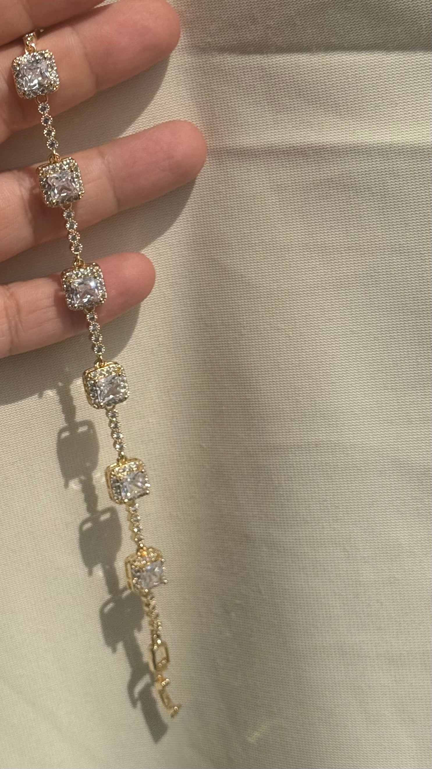 Elegant Armbånd med Firkantede Zirkonia