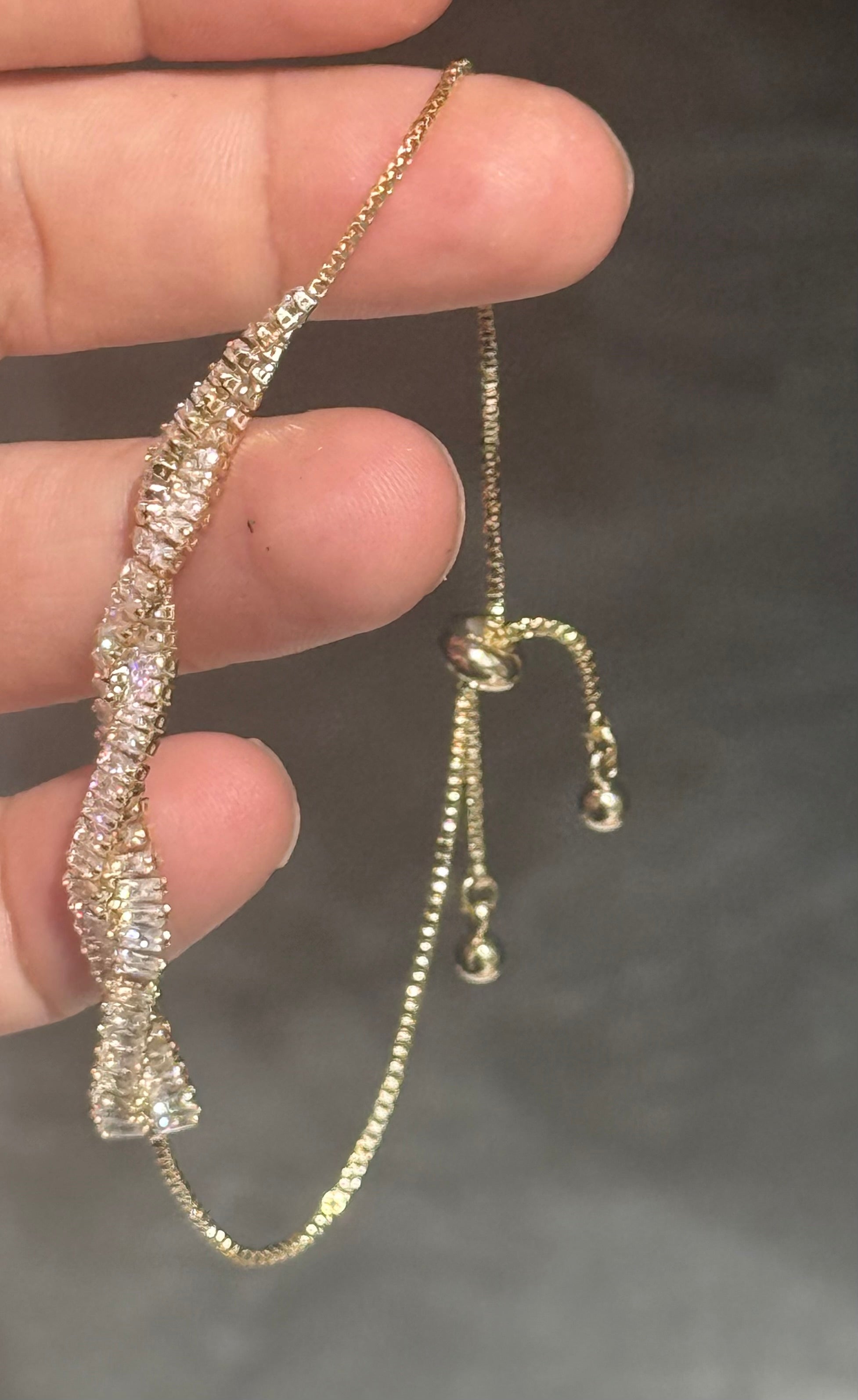 Justerbart tennisarmbånd med zirkonia – Guldfarvet