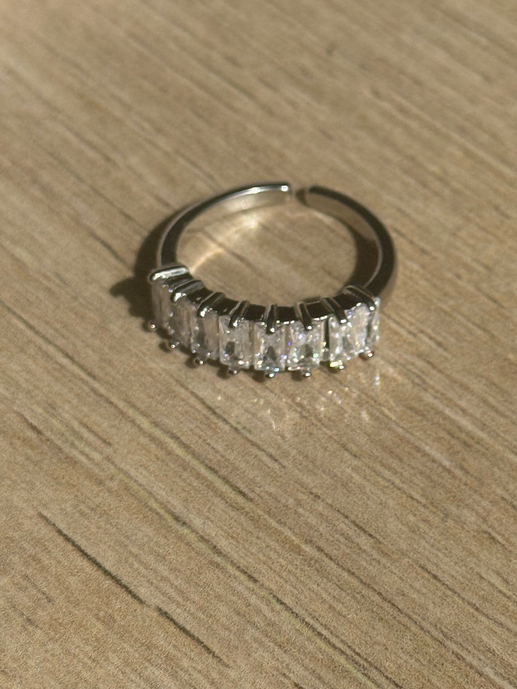 Justerbar ring med baguette-zirkonia ✨