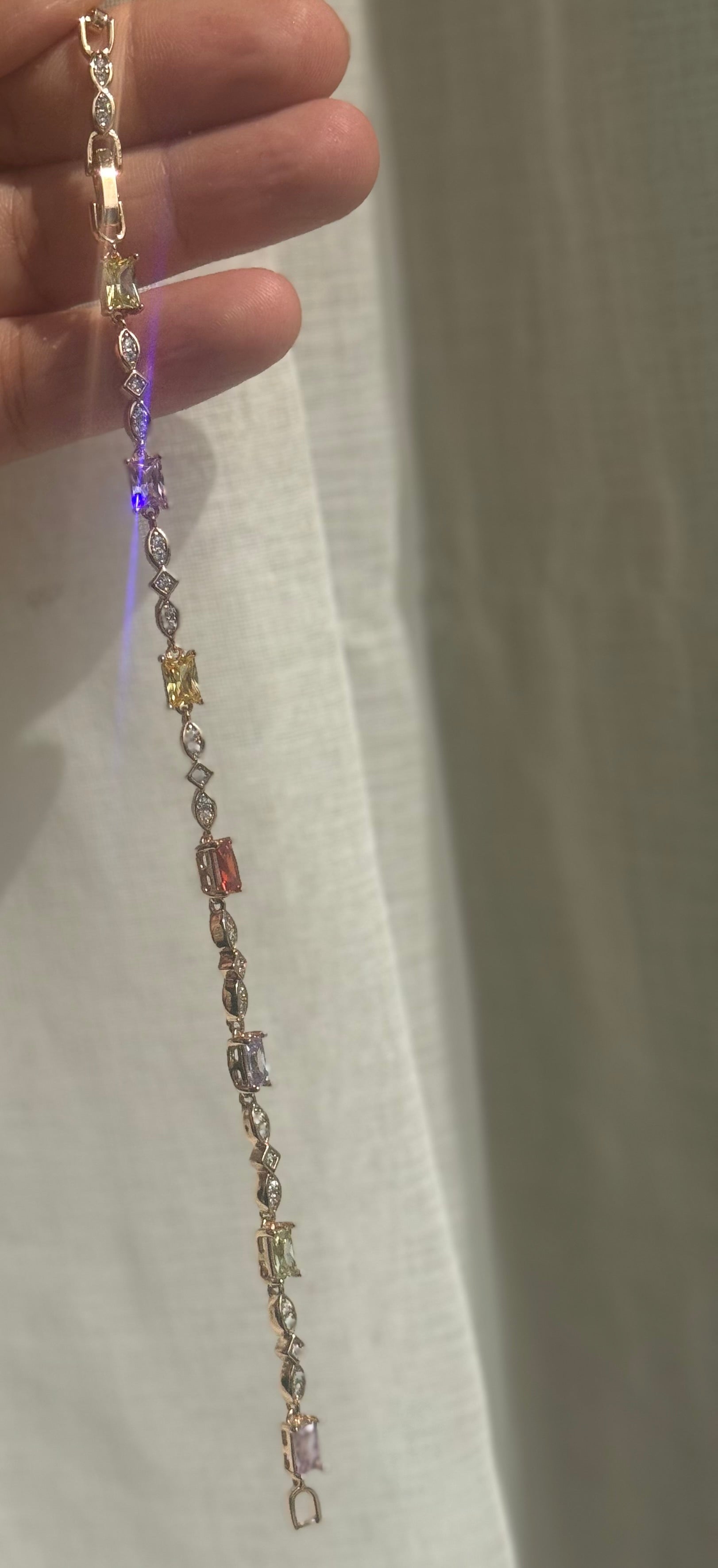 Armbånd med farvede zirkonia ✨