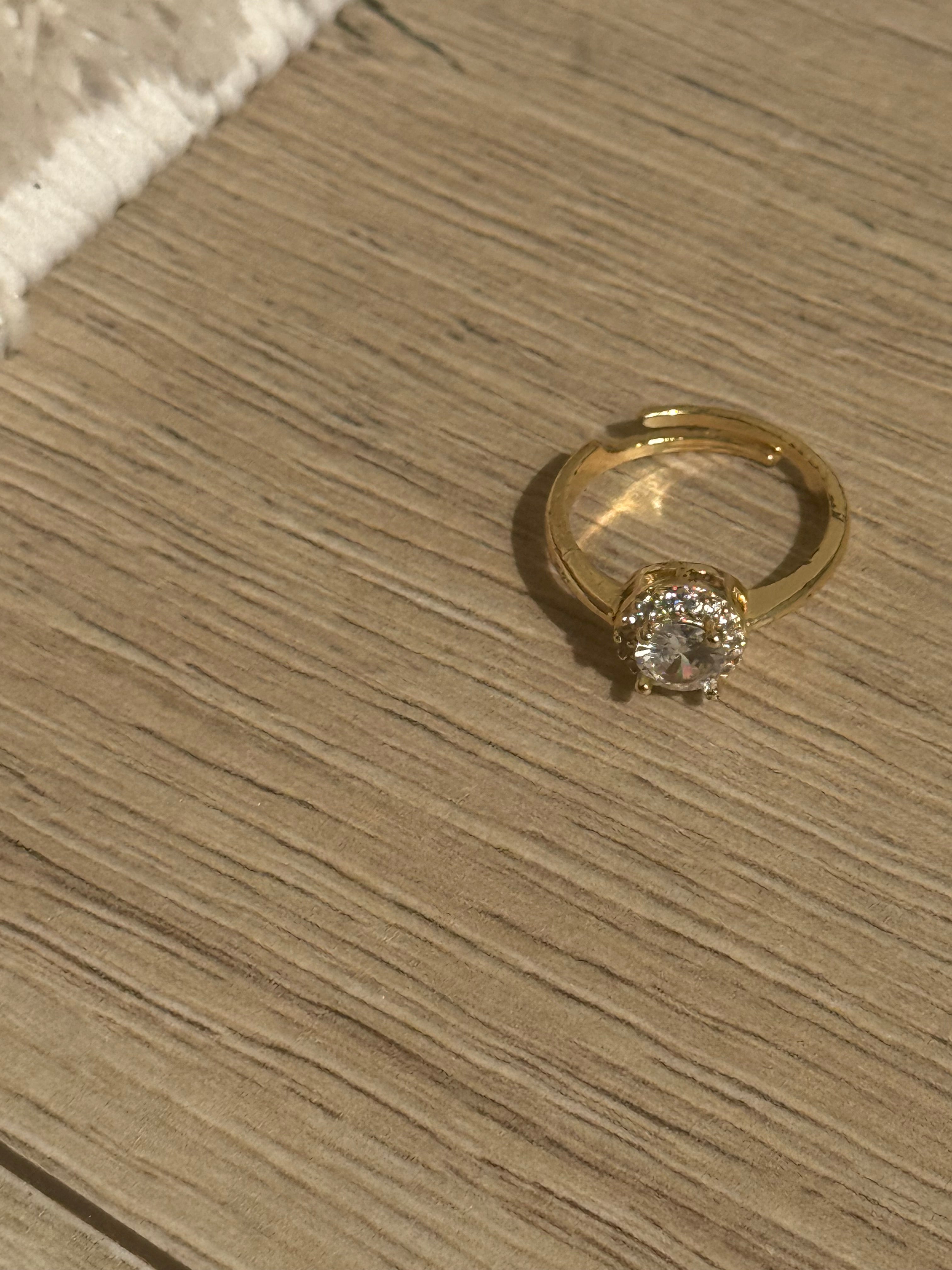 Justerbar Solitaire Ring med Rund Zirkonia