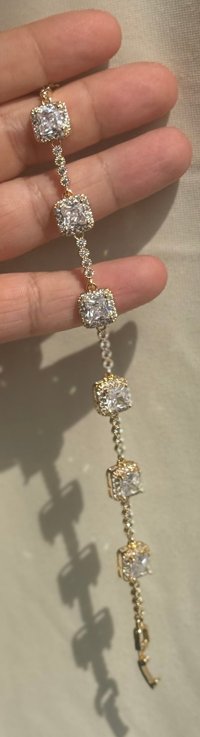 Elegant Armbånd med Firkantede Zirkonia