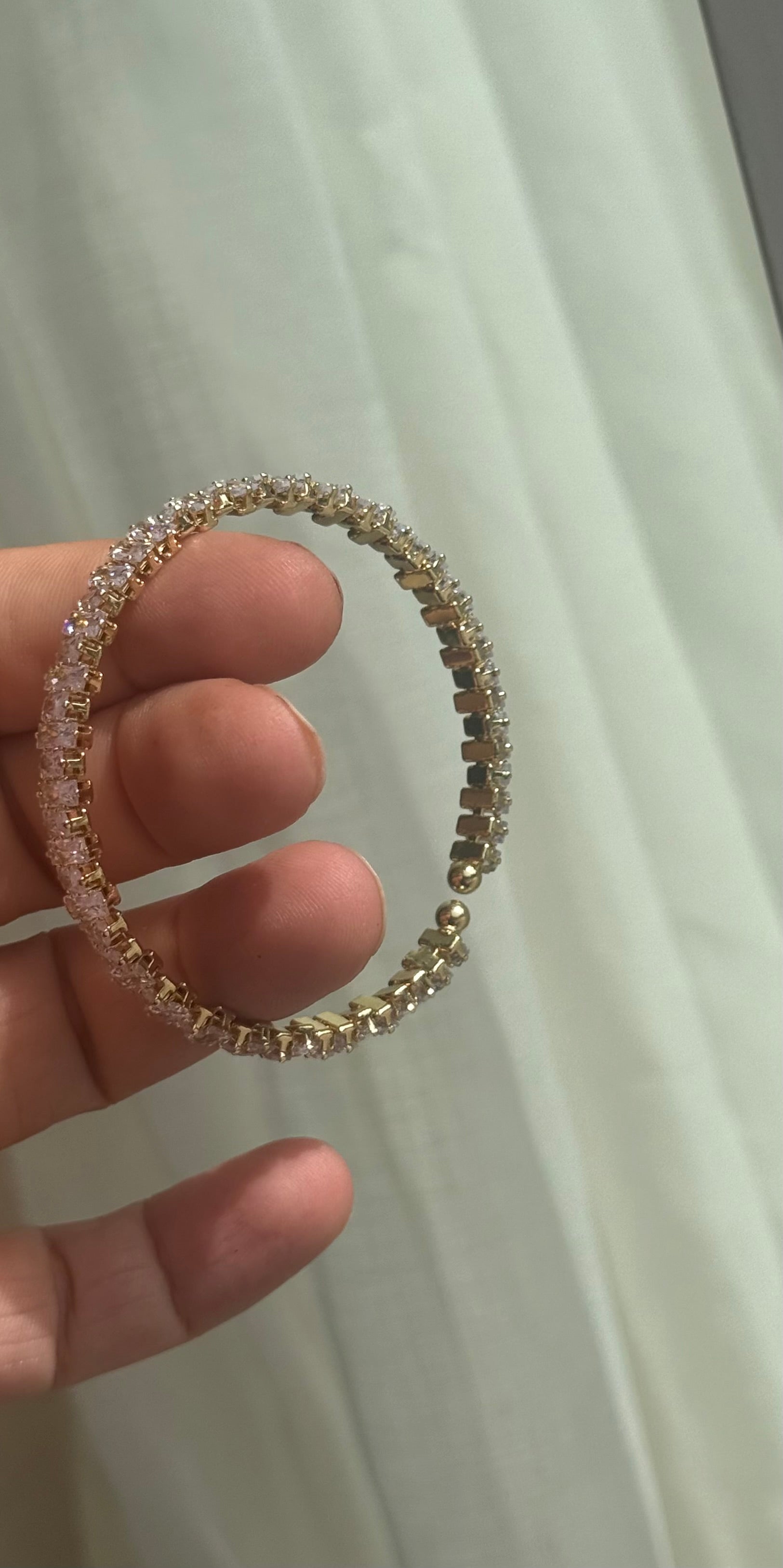 Elegant Tennisarmbånd med Zirkonia – Guldfarvet