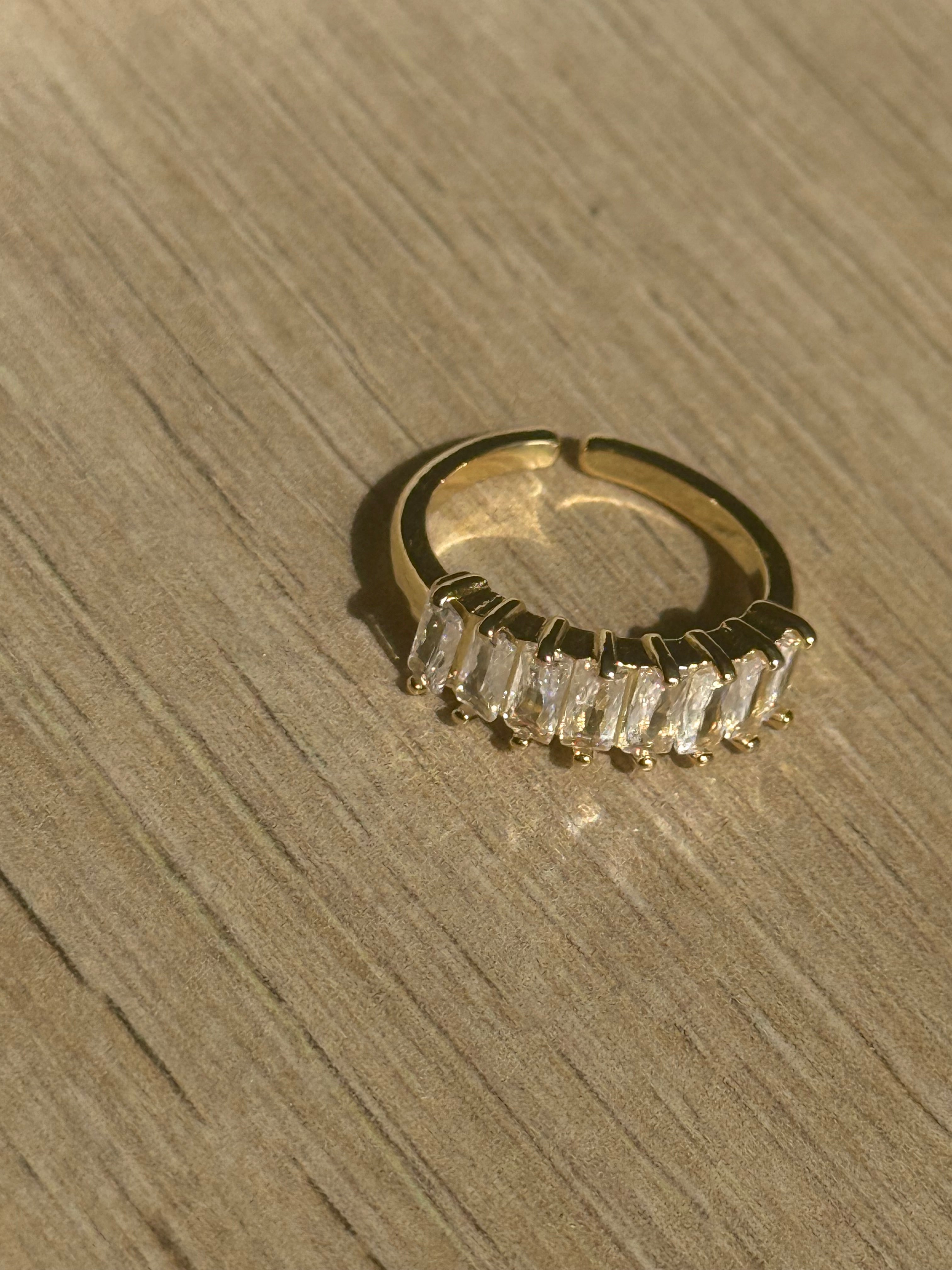 Justerbar ring med baguette-zirkonia ✨