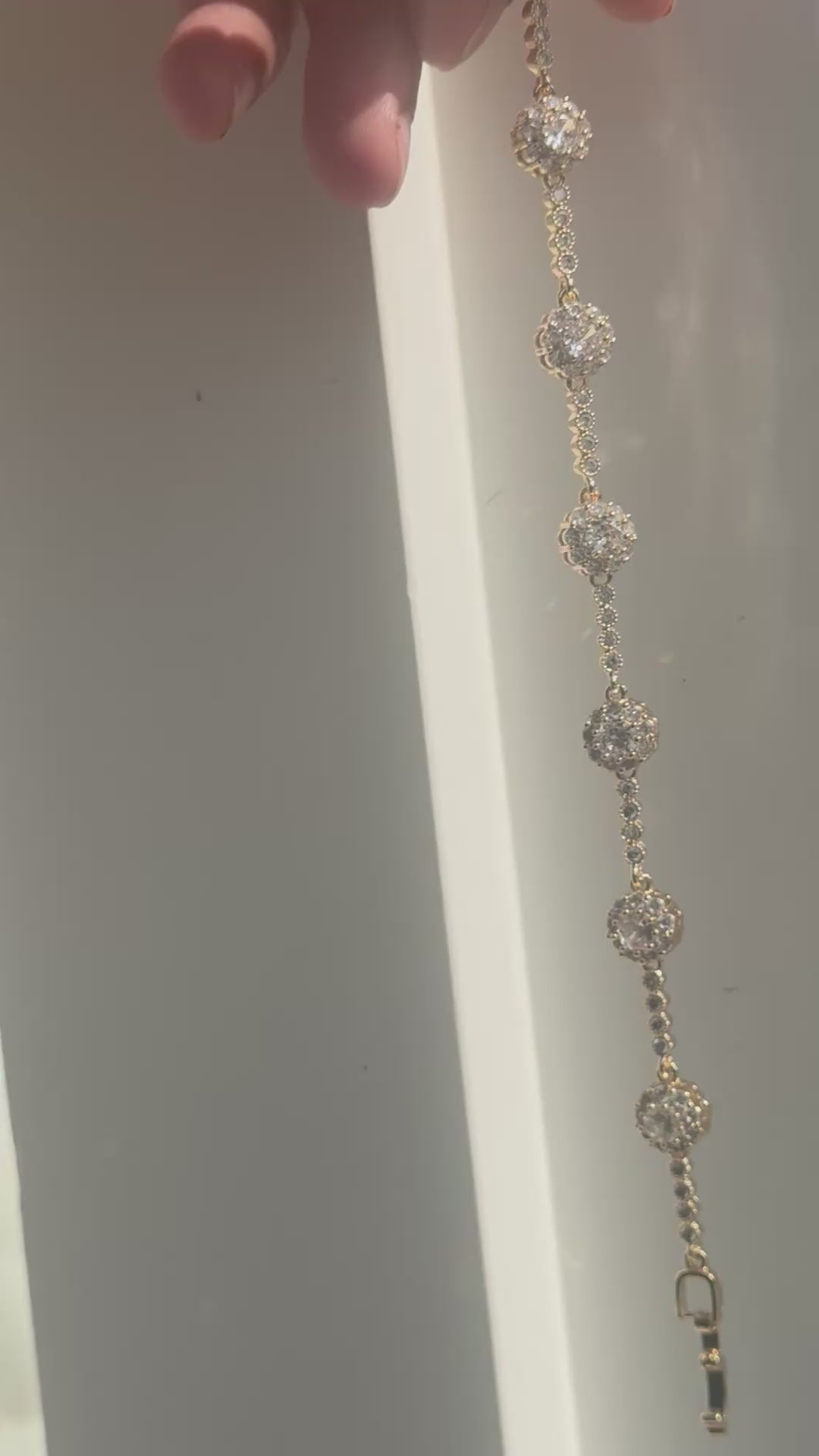 Armbånd med zirkonia-blomster ✨