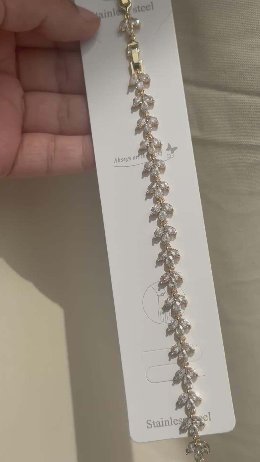 Blomstret armbånd med zirkonia ✨