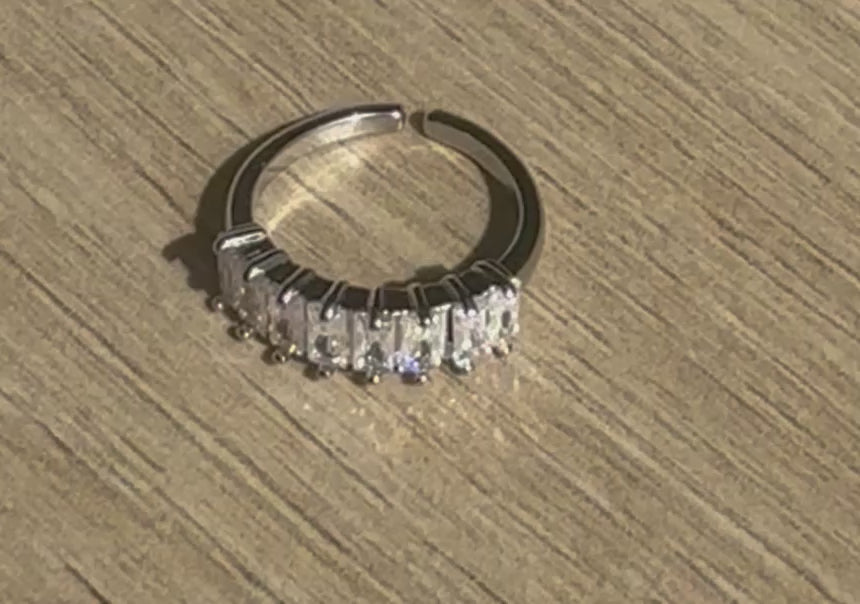 Justerbar ring med baguette-zirkonia ✨