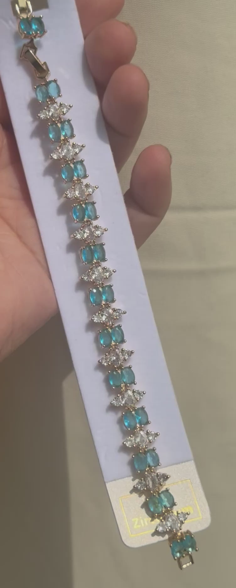Elegant Armbånd med Blå og Klare Zirkonia-sten