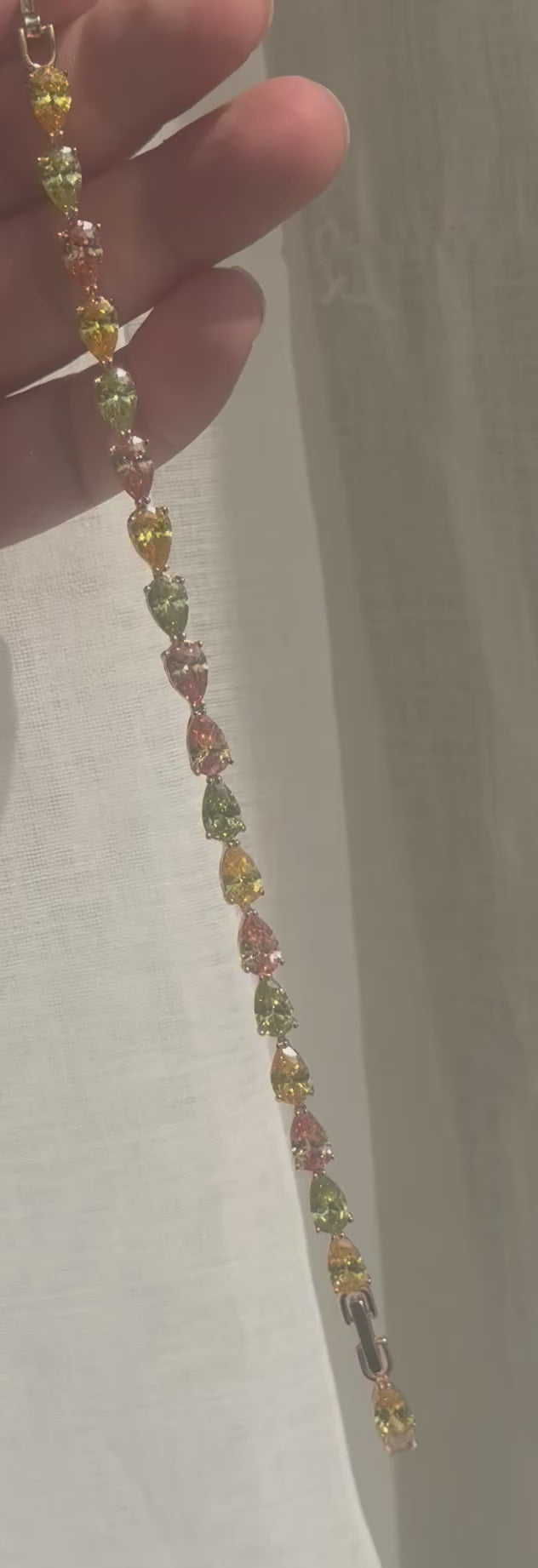 Armbånd med farvede zirkonia ✨